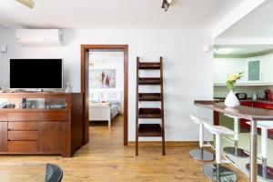 Exclusive Penthouse Playa Las Vistas 4 close to the sea and beach, aircondition for a fee, wifi, terrace, heated pool