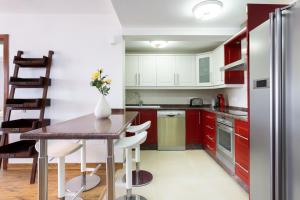 Exclusive Penthouse Playa Las Vistas 4 close to the sea and beach, aircondition for a fee, wifi, terrace, heated pool