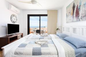 Exclusive Penthouse Playa Las Vistas 4 close to the sea and beach, aircondition for a fee, wifi, terrace, heated pool