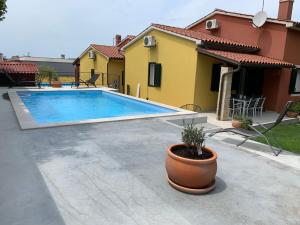 KAMENJAK VOLME, Cousy house with Pool 