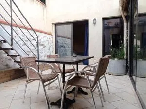 Maison de charme avec patio et terrasse de toit - Calce