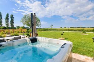 Maisons de vacances Belle longere renovee jacuzzi sud Tours 8 p./4 ch. : photos des chambres