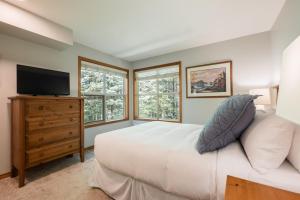 Arrowhead Point 11 by Outpost Whistler