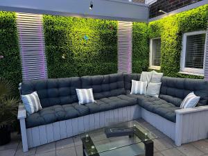 Beachfront retreat apartment with amazing terrace