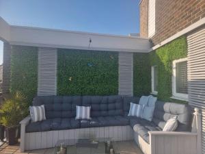 Beachfront retreat apartment with amazing terrace