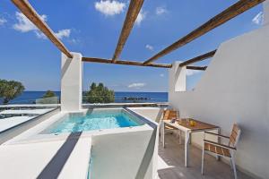  Family Suite with sea view room in Nissia Beach Apartments & Suites