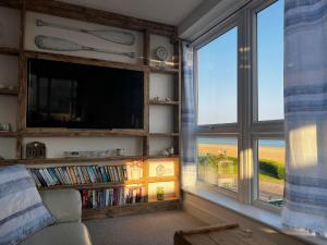 Beachfront retreat apartment with amazing terrace