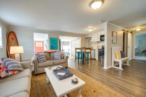 Duplex Unit Less Than 2 Mi to Fishing and Beach Access - 4hvězdičkové hotely ve městě Oak Island