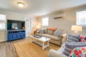 Duplex Unit Less Than 2 Mi to Fishing and Beach Access