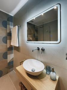 Urban Hive Chania, Your City Basecamp - Fiber Wifi