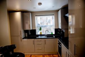 Airy, 3 bedrooms, ensuite , central London flat