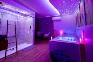 Maisons d'hotes Studio romantique jacuzzi ou spa balneo privatif et jardin Au temps des cerises La Ciotat : photos des chambres