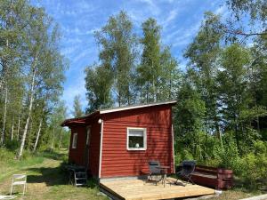 Trevlig Röd liten stuga