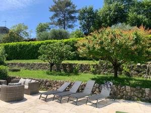 Villas Villa au calme sur la Cote d'Azur piscine/jardin : photos des chambres