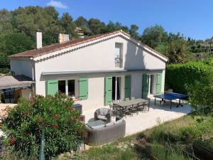 Villas Villa au calme sur la Cote d'Azur piscine/jardin : photos des chambres