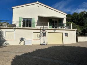 Villas Villa au calme sur la Cote d'Azur piscine/jardin : photos des chambres