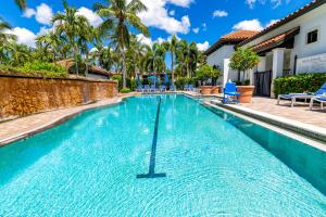 The Cottages at Naples Bay Resort