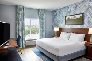 King Room room in Fairfield Inn and Suites by Marriott Nashville Downtown/The Gulch