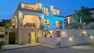 Luxury apartment Viktorija with private pool 