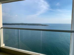 Sea, Sand & Skyline 30th-Floor Poolside Getaway