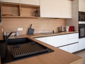 Ker est, Surf House, plage de Pors Carn à pieds