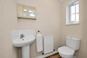 The Grange Luxe3, 4 Bedroom House,5-beds,Spacious,contractor,family,Internet,free parking,group,study,relocation,easily accessible in Ipswich,Kesgrave