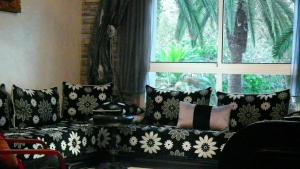 StayHere, Nice Apartment with Garden and sea view, 1 min walk From Beach, High-Speed WI-FI