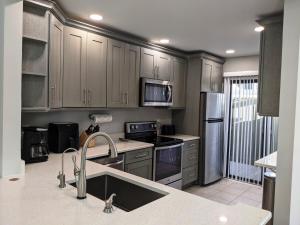 Lovely 2 bedroom condo with a pool!