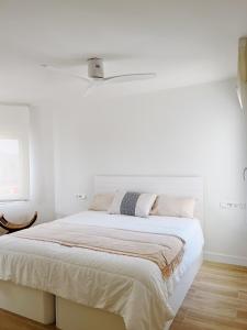 Modern new apartment, Perfect for golf and digital nomads , sea view and parking