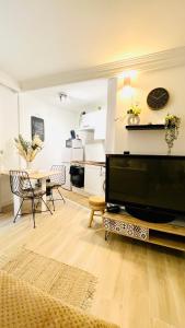 LE MIRAMAR Nice - Clim, Parking, Wifi et piscine