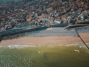 The Wave - 3 bed beach front home in Sheringham