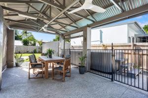 Seaside Serenity Modern Cottage with Spa