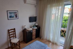 Apartments and rooms with parking space Supetar, Brac - 5658