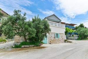 Holiday house with a parking space Pakostane, Biograd - 18982 