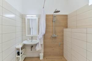 Holiday house with a parking space Pakostane, Biograd - 18982