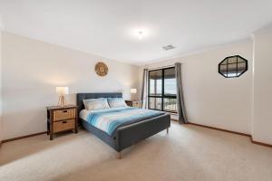 10 Rupara - Linen Included