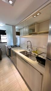 Flat Capitania Varam Guarujá com varanda gourmet