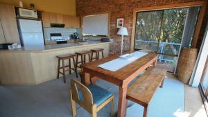 Breakwater 1 - 1 Narira Street- Beachfront Bermagui Wifi provided