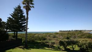 Breakwater 1 - 1 Narira Street- Beachfront Bermagui Wifi provided