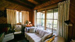 Nutley Cottage with river view Bermagui Linen provided