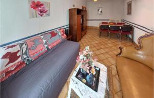 Maisons de vacances Amazing Home In Boussac With 2 Bedrooms : photos des chambres