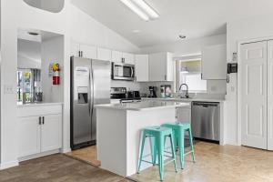 Amazing Pool Spacious 3BR House near Disney