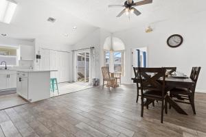 Amazing Pool Spacious 3BR House near Disney