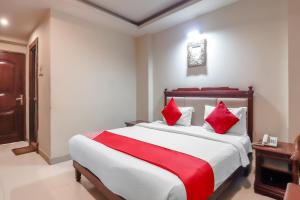 Super Hotel O Grandeur By orbit Hotels Near Chennai shopping mall