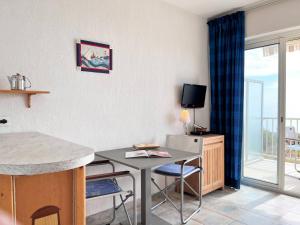 Studio cabine 4 pers, climatisé, parking, plage à pied - Le Lavandou - FR-1-251-509