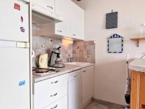 Studio cabine 4 pers, climatisé, parking, plage à pied - Le Lavandou - FR-1-251-509