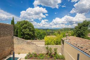 Maisons de vacances Splendide maison de village avec vues et piscine : photos des chambres