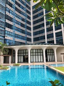 Uptown Parksuites BGC 1BR, Hi Flr Great view fr Balcony with Washer