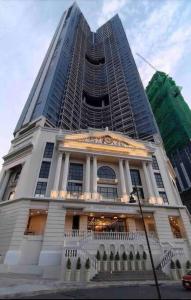 Uptown Parksuites BGC 1BR, Hi Flr Great view fr Balcony with Washer