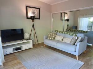 Beach Cottage Coolum Beach with Spa and Fire Table